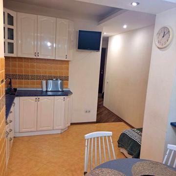 Оренда 2 кім. 65 кв.м. вул. Саперне Поле 45. Печерськ