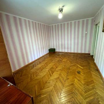 Продаж 2 - кімнатноі квартири , проспект Молоді,5