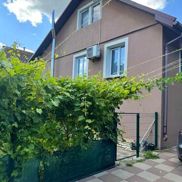 ПРОДАЖ автономного сучасного будинку 130 м кв + 4 сотки ділянка в Оболонському р-ні м Києва,  поряд р Дніпра !!
