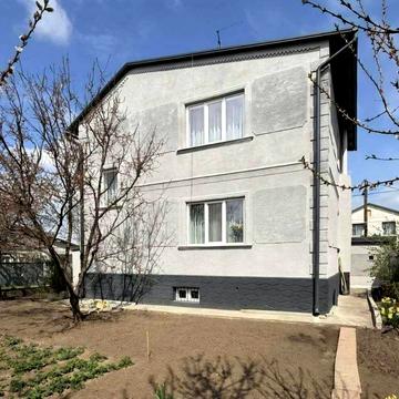Дом с качественным ремонтом, гаражом и участком 5 соток!