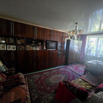 Продам 2-кімнатну квартиру по вул. Миру (район Центру) — чудовий старт для Вашого ремонту! ЖК Хрущівка