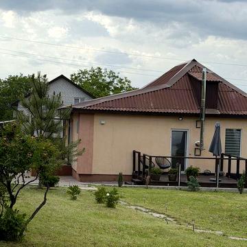 Неймовірно гарний сучасний будинок діївка