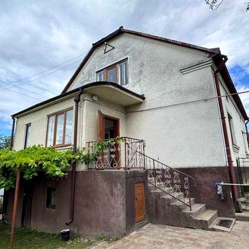 Продається будинок з ділянкою 30 сотих у місті Мостиська