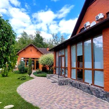 Участок 10 соток.Дом 215м.кв.Банный комплекс 70м.кв.219999$