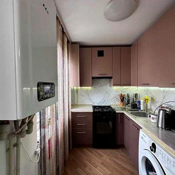 Продаж 3-кім укомплектованої з ремонтом Центр