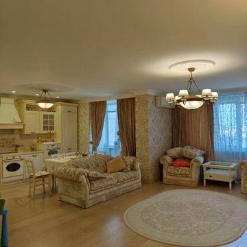 Сдам 3х к.кв.140 кв.м. в центре