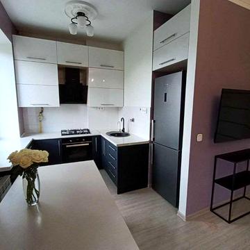 Печерськ. Патріса Лумумби 19. Квартира з ремонтом 54 м2