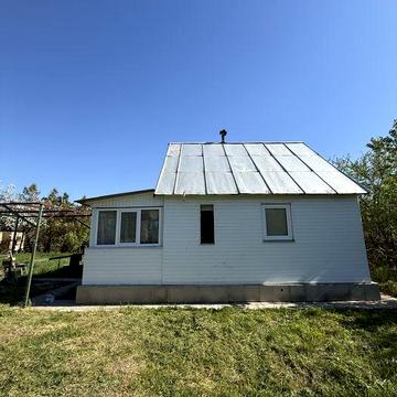 Продаж садового будинку біля озера та лісу