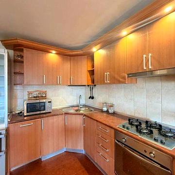 Продам большую видовую 3 комнатную в престижном районе