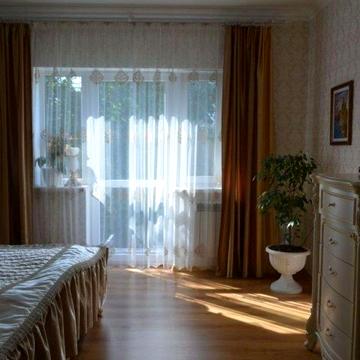 Оренда. Будинок в центрі  Боярки .Гімназія ( половина  будинку)