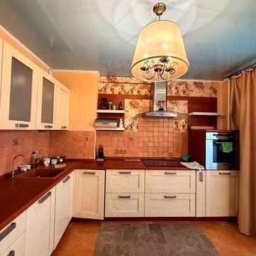 Сдам на год и более большую 2 комнатную в новострое