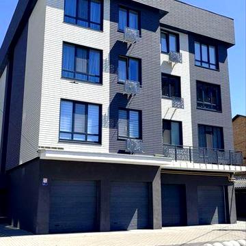 Продаж 2-кімнатної квартири 63,8 м² у центрі Білої Церкви — новобудова 2022 року, стан після будівельників.