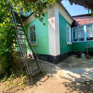 Продаж будинку або довгострокова оренда