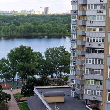 Дорівнева квартира 150м з видом на Оболоньску набережну. Вул. Івасюка 14. Власний гараж