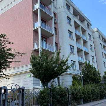 Просторная квартира в  кирпичном ломе  на Каркашадзе