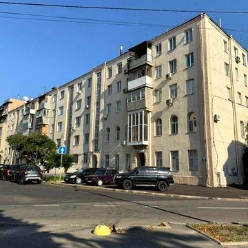 LS-19  Продаю 3-х кімнатну "сталінку " в центрі Харкова.