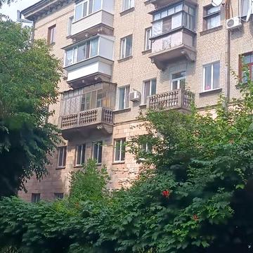 Продаж 3- кімнатної " сталінки" в центрі ЖК Добробут