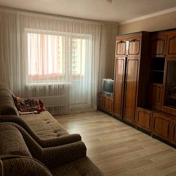 2 квартира. Метро Харківська. Харківське шосе 168є.