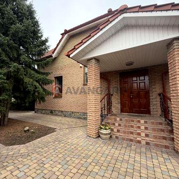 Великий будинок з 10 сотками землі, з сауной
