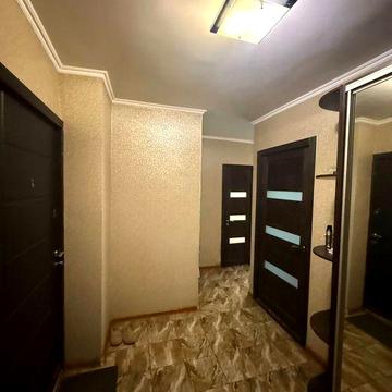 Продам 2 комнатную квартиру возле метро Студенческая. Ул. Валентиновская