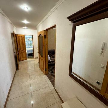 Простора двокімнатна квартира в центрі міста. ЦЕНТР біля АТБ на Тищика. Перший поверх