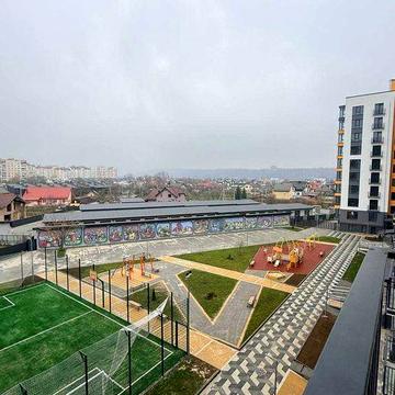 Здана! Готова до ремонту велика 2 кімнатна квартира з видом гори кухня-студія 70 м2