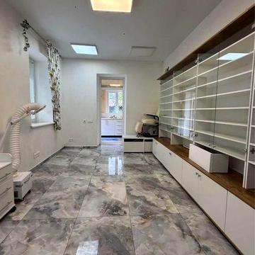 Прродаж житлового будинку з діючи салоном краси