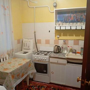 Терміново здам довгостроково частину житлового будинку двом військо службовцям.