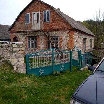Домогосподарство разом із ковбасним цехом та земельними ділянками