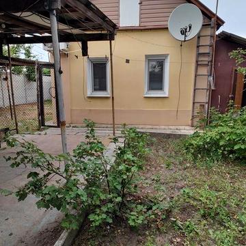Продам полдома район Завод Шевченко. Недорого.