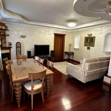 Оренда чудової 4к квартири, Метро Олімпійська, 2 паркомісця. Без %.
