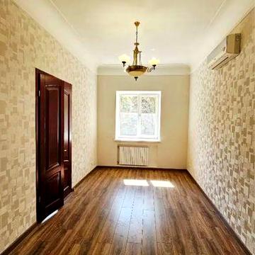 Продам 3-кімнатну квартиру в центрі Дніпра — сталінка, 70,3 м²