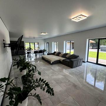 Продаж преміального  сучасного будинку з цікавим ремонтом 220 м² ,25 соток ,зона відпочинку 22 хв до Києва,без %