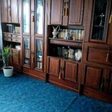 Продаж 2- х кімнатноі квартири в ужгороді вул . Нахімова 9 поверх. Кімнати роздільні ванна та туалет окремо , дах не тече світло цілодобово