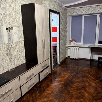 Продажа 1 -ой, " гостинки ", Деснянский р-он, ул. Шолом - Алейхема 11 А .