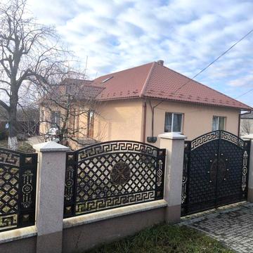 Продається чудовий сімейний будинок в м.Берегове.