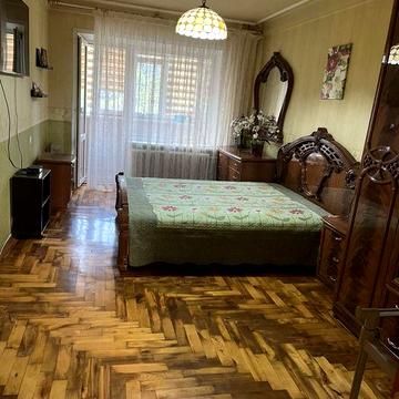 Продам 3 к квартиру Космос 5/9 по ул . Чумаченка