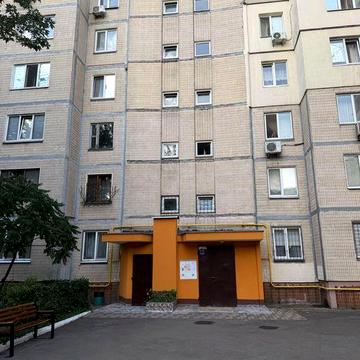 3 км кварира по вул.Вірменська,5  м.Київ