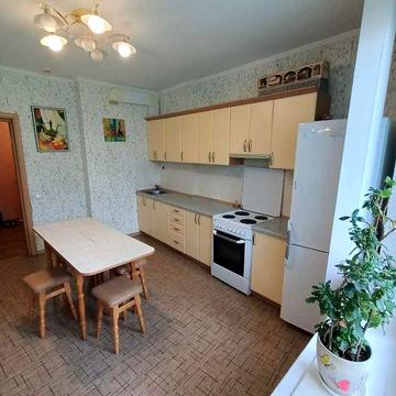 1 кімн. кв. 60 м2, Дніпровська набережна 19В метро Осокорки Рівер Мол генератор