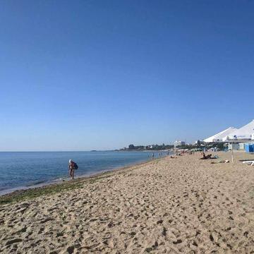 Продам квартиру в Черноморске с большой кухней, этаж 2й цена 56т