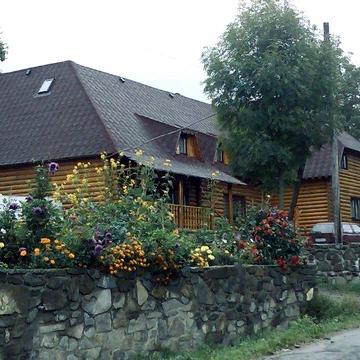 Будинок-садиба у мальовничій місцевості
