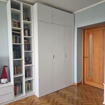 Продам 2х квартиру автомноное отопление двухсторонняя.L