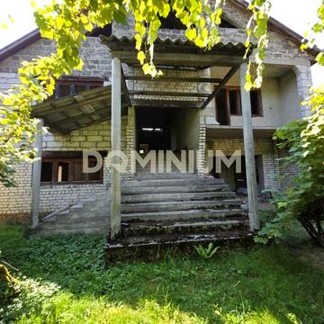 Недобудований будинок в Солотвині