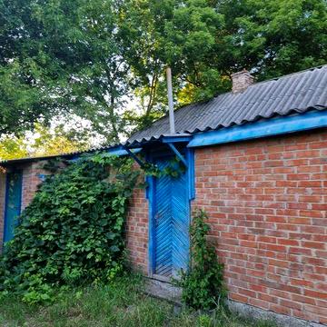 Вакуленці, гарна, простора земельна ділянка з будинком на 2ва входи