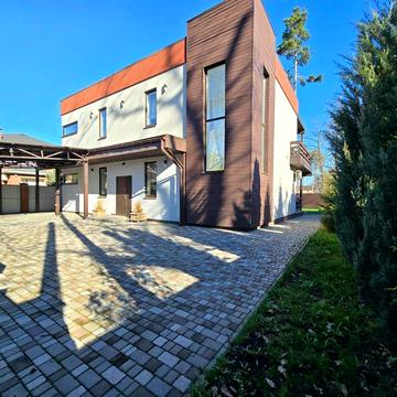 Топовий будинок в лісовій Бучі. Альтернативне живлення. Газ.