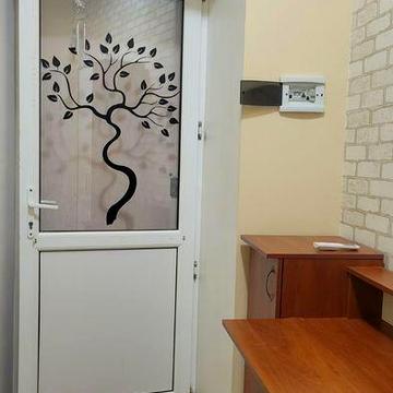 Продаж двокімнатної квартири Ліски перший кп перший поверх відмінний ремонт під офіс два інверторні кондиціонери кімнати роздільні