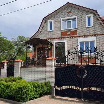 Продам 3-х поверховий будинок