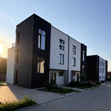 Продаж  котеджу в Зубрі з видовою терасою