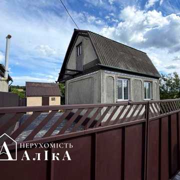 Продам невеликий будинок з новим ремонтом