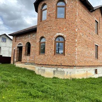 Продам будинок з гарним видом на каньон .